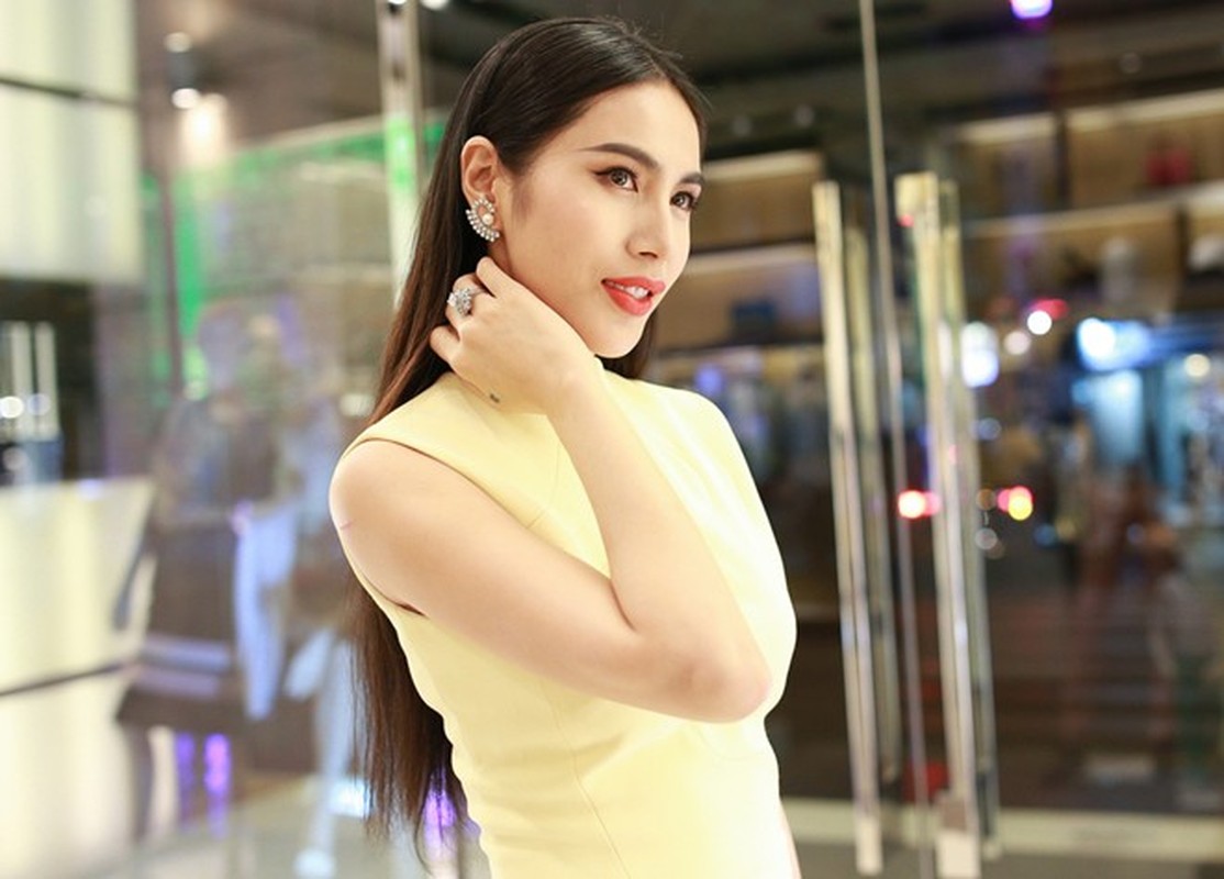 Thuy Tien khoe dang dong ho cat voi vay cua Victoria Beckham-Hinh-6